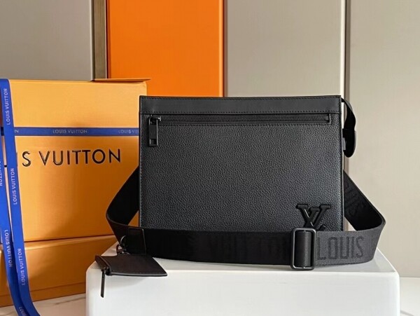 블링크,루이비통 louis vuitton 보야주 메신저 블랙 M59329 28x21x6cm