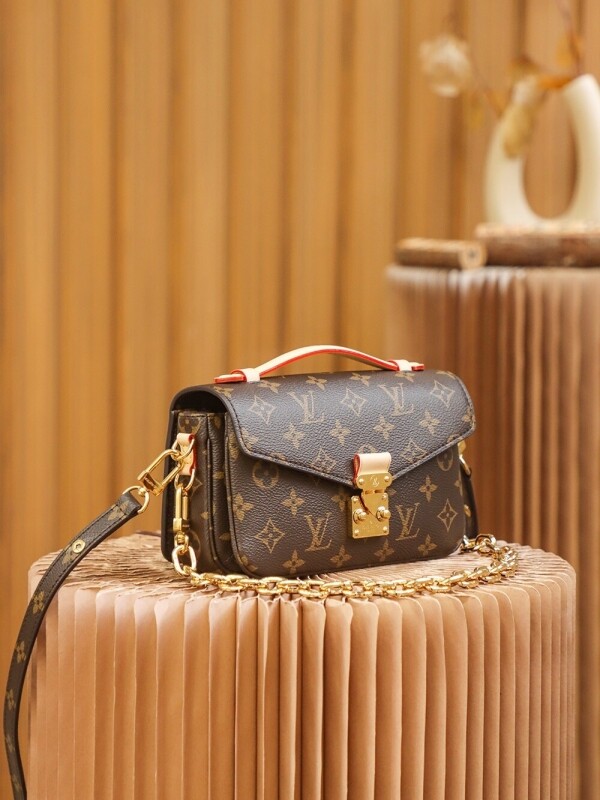 블링크,루이비통 포쉐트 메티스 이스트 웨스트 모노그램 숄더백 M46279