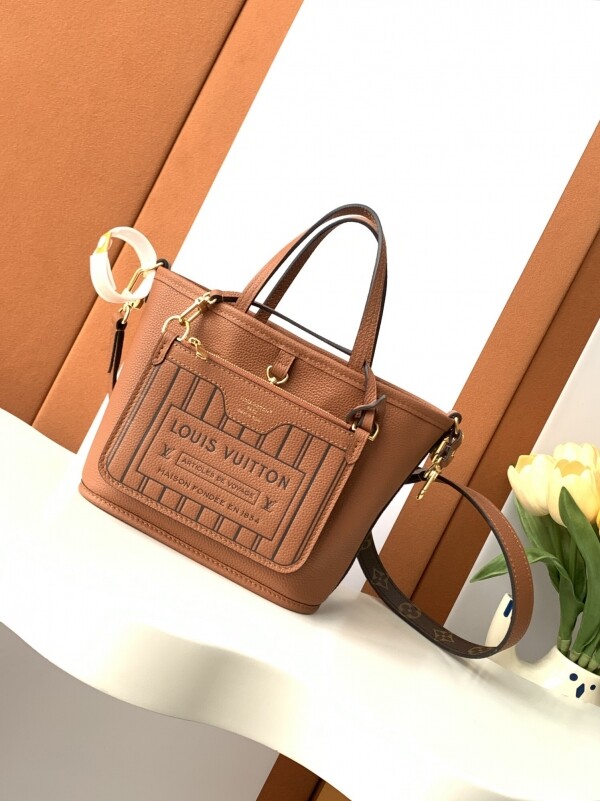 블링크,루이비통 네버풀 반둘리에 인사이드 아웃BB