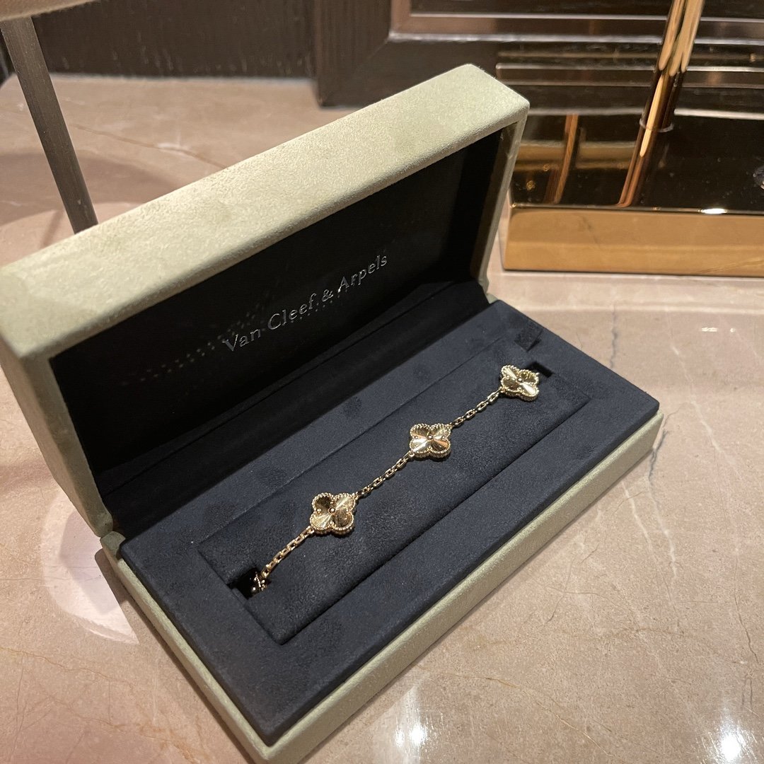 반클리프 아펠 Van Cleef & Arpels 네잎 클로버 팔찌